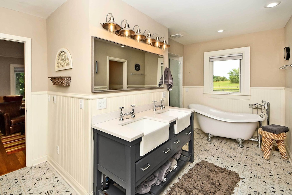 House (4 Bedrooms) photo 2