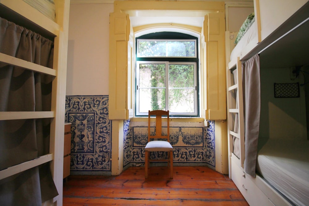 Shared Dormitory, Shared Bathroom (1 Bed in a 8 Bed Dorm - Passage) photo 2