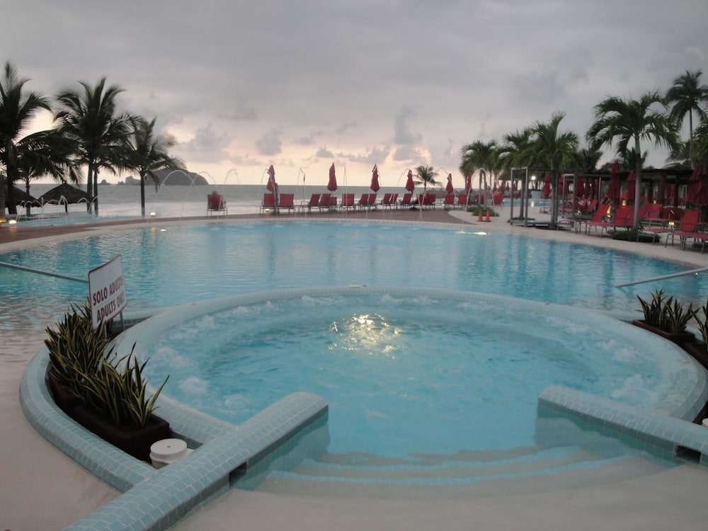 Family Condo, 3 Bedrooms, Ocean View, Oceanfront photo 2