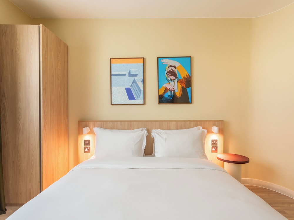 Medium Room - Photo 1