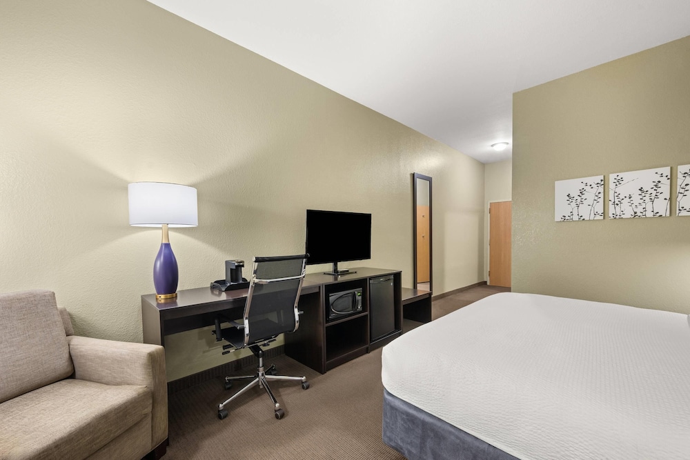 Room, 1 King Bed, Accessible, Non Smoking - Photo 4