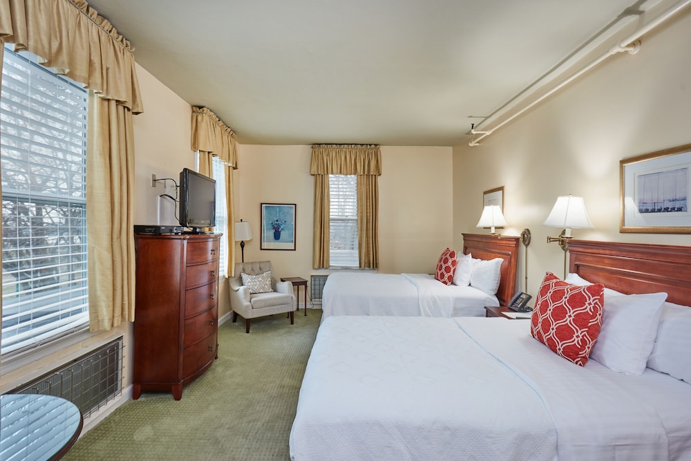 Standard Room, 2 Double Beds, Non Smoking, River View photo 3