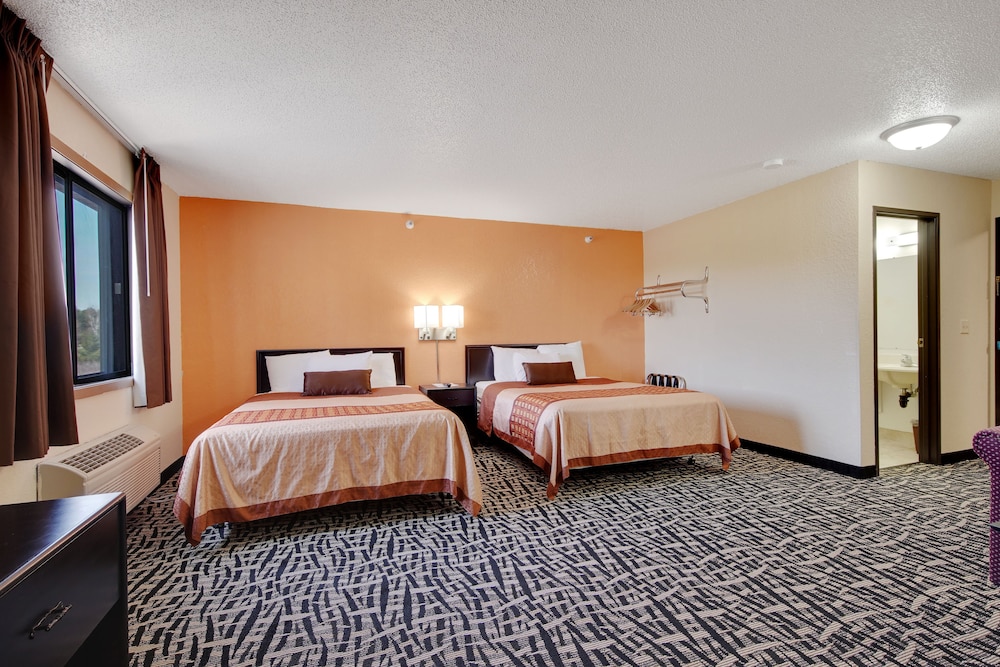 Suite, 2 Queen Beds, Non Smoking, Refrigerator & Microwave photo 3