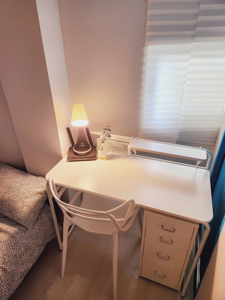 Deluxe Room, Women only, Non Smoking, Shared Bathroom(412)(Self check-In Hotel,Please contact HOTEL)