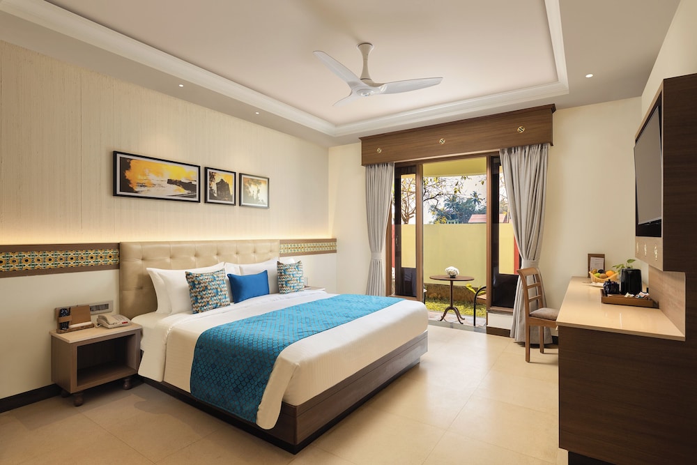 Deluxe Room, 1 King Bed, Garden View - Photo 3