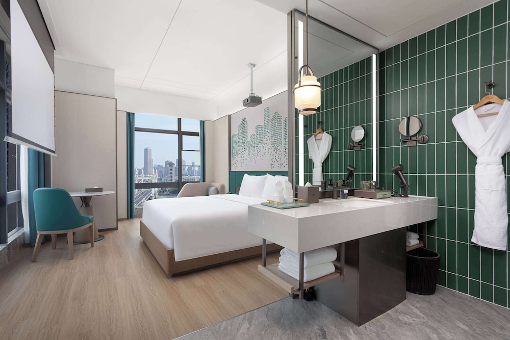 Superior Room, 1 King Bed, Non Smoking photo 1