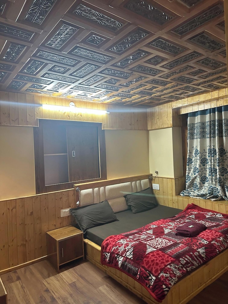 Deluxe Single Room - Pop, Freedom Cafe photo 1