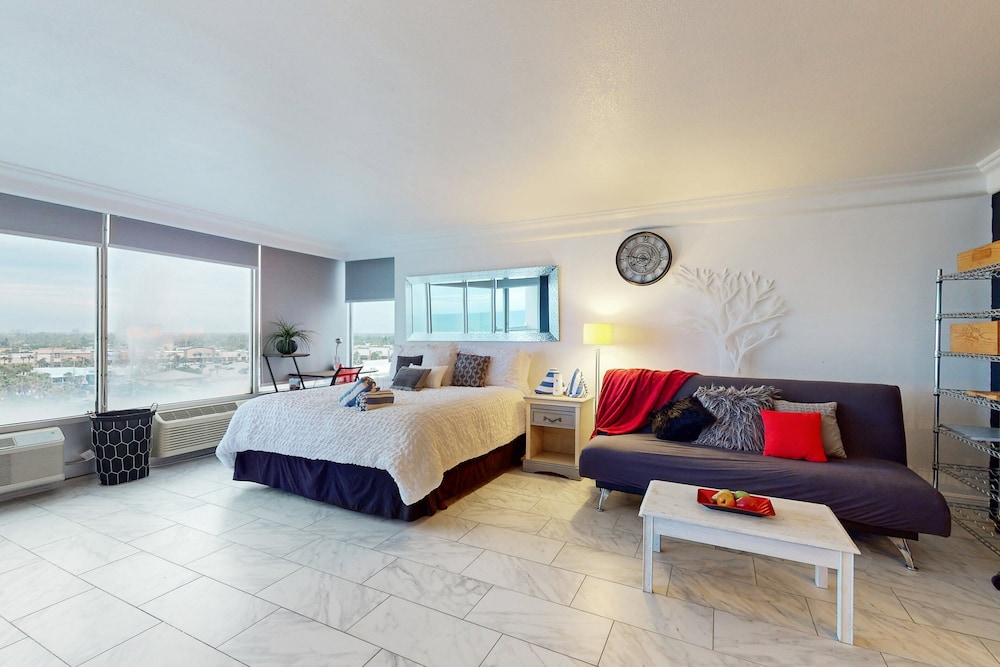 Studio, 1 King Bed with Sofa bed, Balcony, Ocean View (Daytona Beach Resort 801)