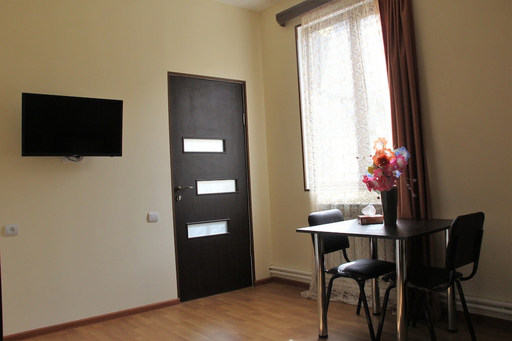 Deluxe Double Or Twin Room, 2 Twin Beds, Non Smoking, Mountain View photo 3