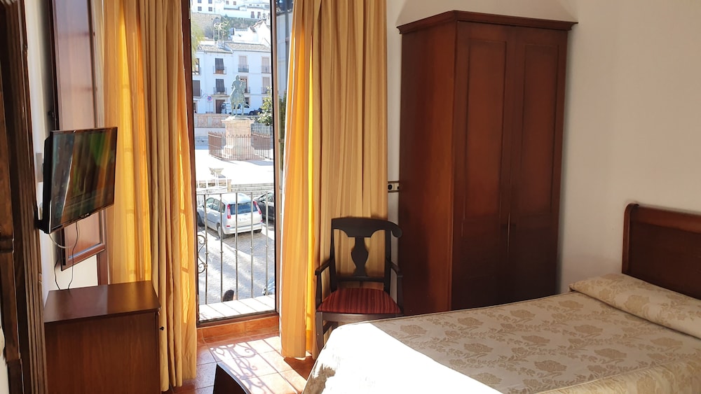 Double or Twin Room, City View - Photo 2