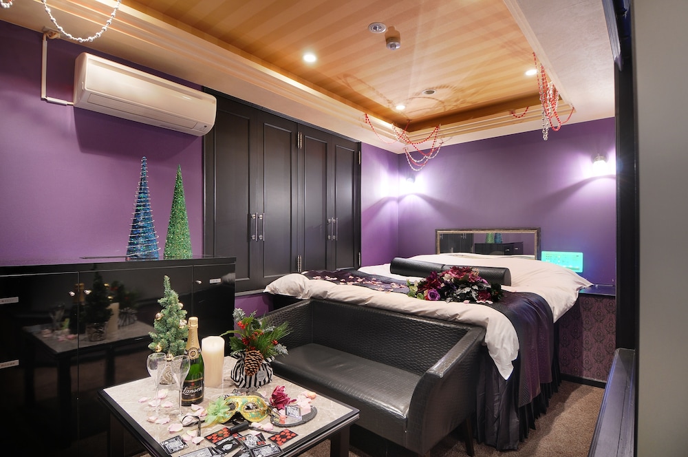 Basic Room, 1 Queen Bed, Non Smoking photo 2