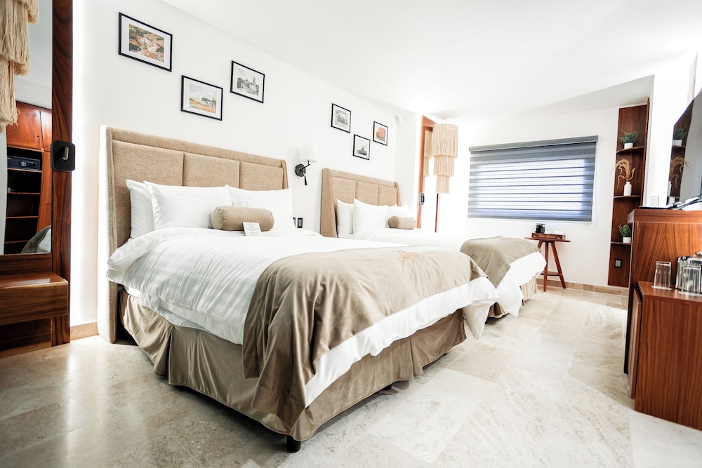 Quadruple Room, City View photo 1