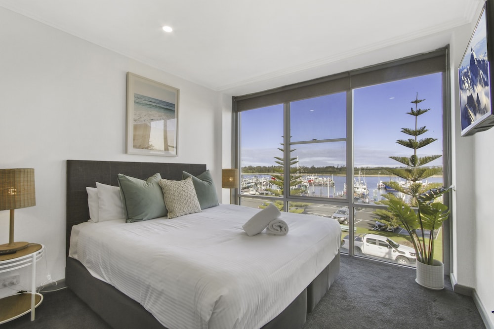 Three Bedroom Apartment - Waterview photo 3