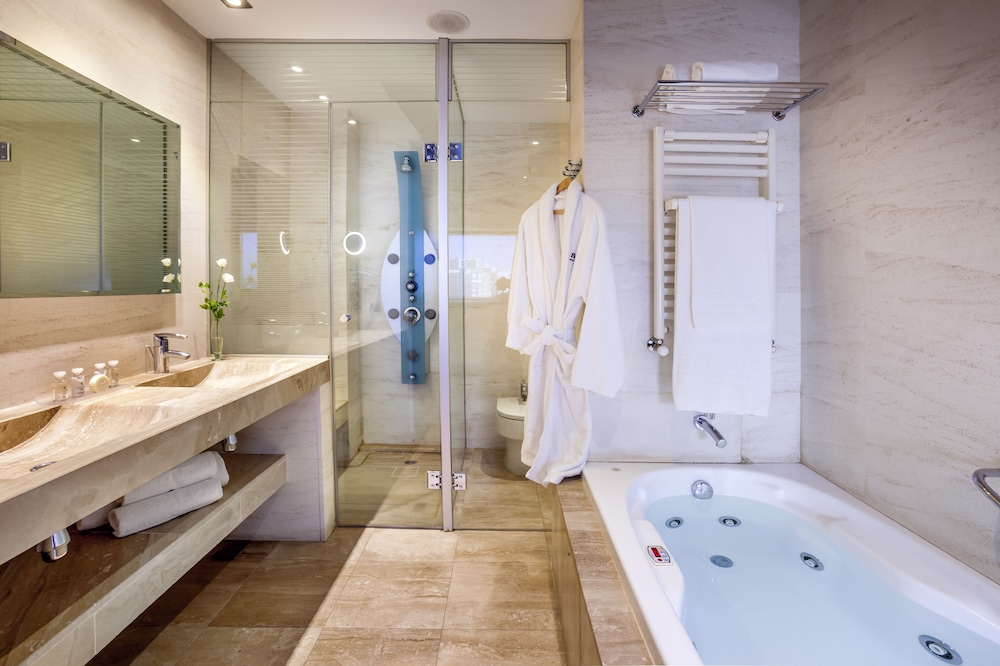 Junior Suite, Hot Tub