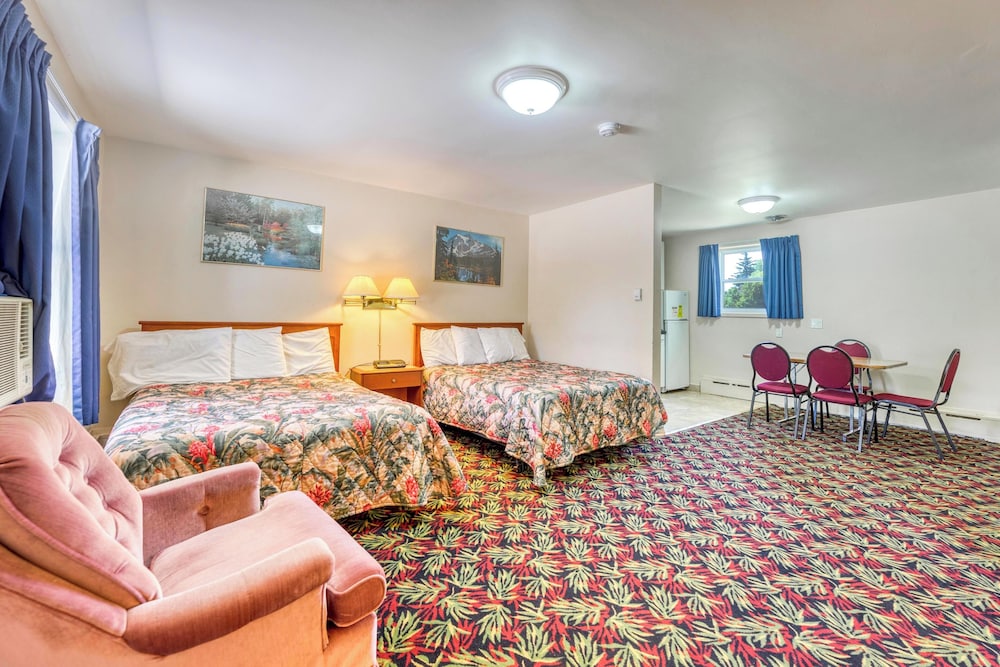 Family Room, Multiple Beds, Non Smoking, Kitchenette photo 3