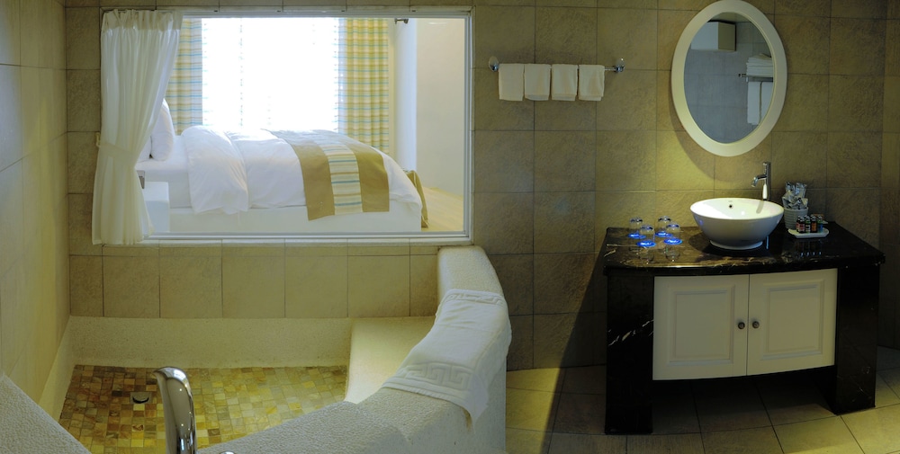Quadruple Room (B) photo 2