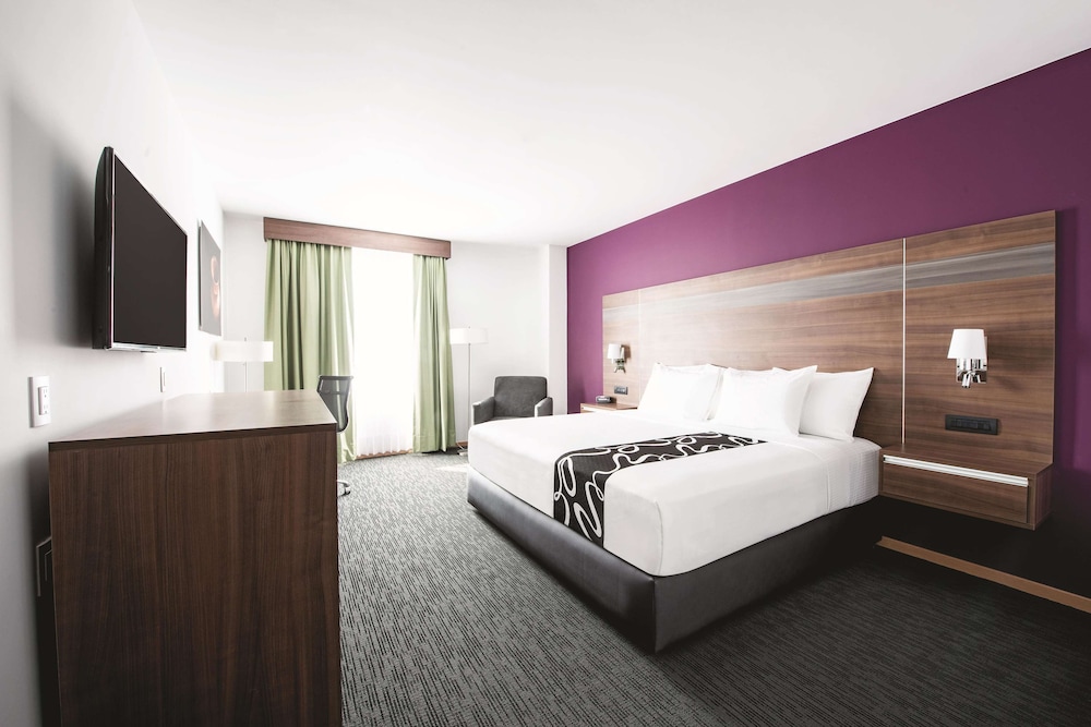 Room, 1 King Bed, Non Smoking, Courtyard View