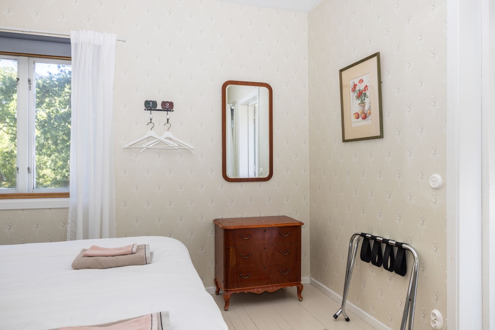 Basic Double Room, Ensuite, Ground Floor photo 2