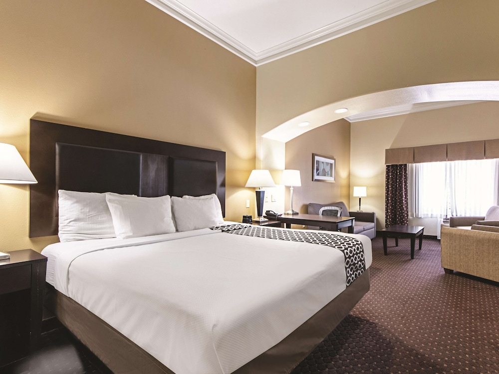Executive Suite, 1 King Bed, Non Smoking - Photo 2