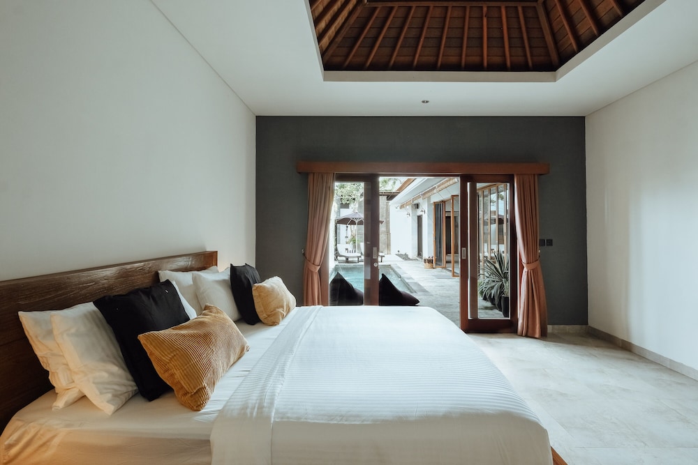 Villa photo 1