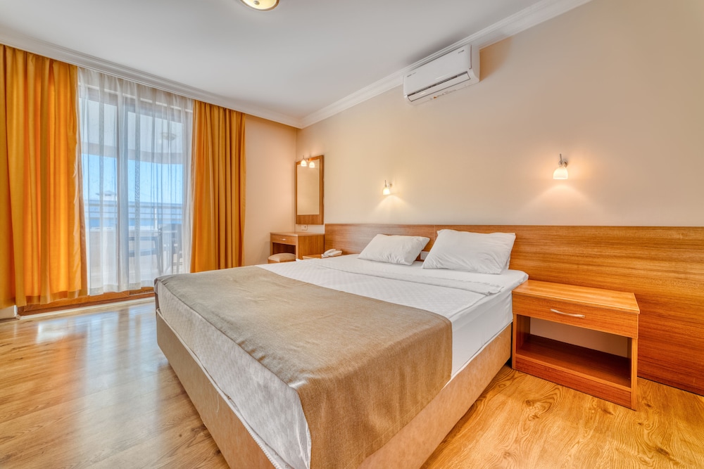 Apartment, 1 Bedroom, Pool View (Double)