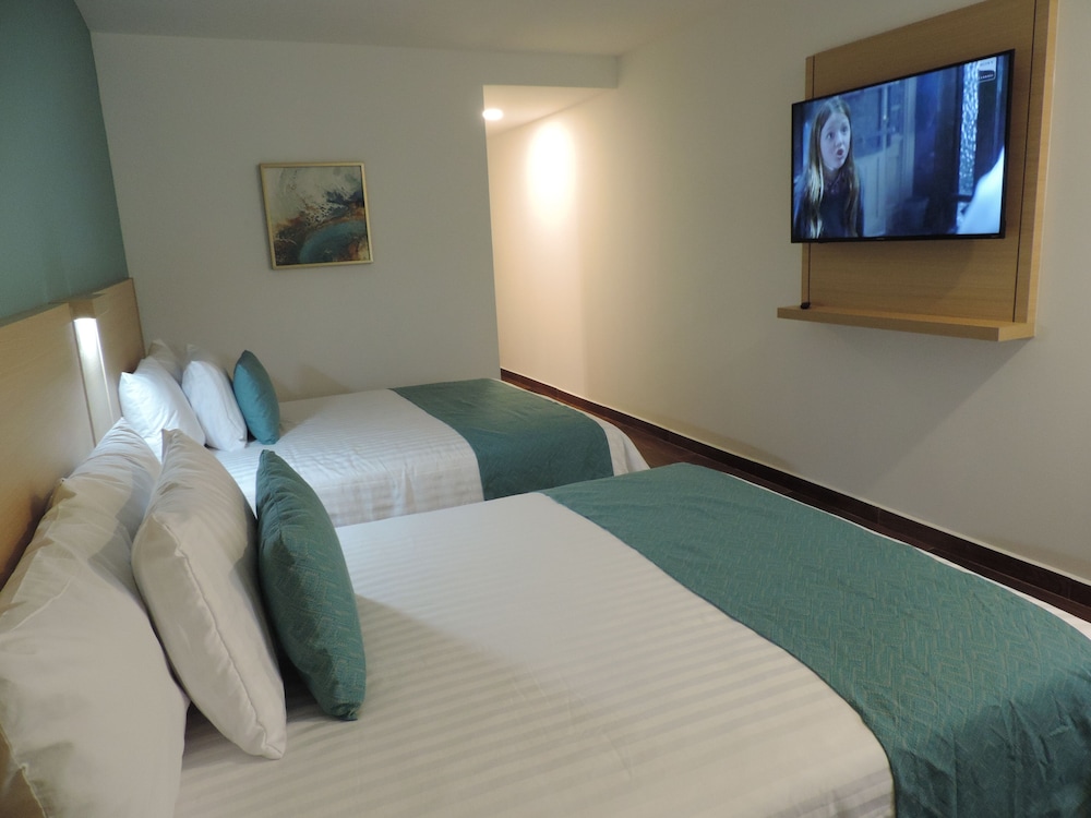 Standard Double Room, 2 Queen Beds - Photo 9