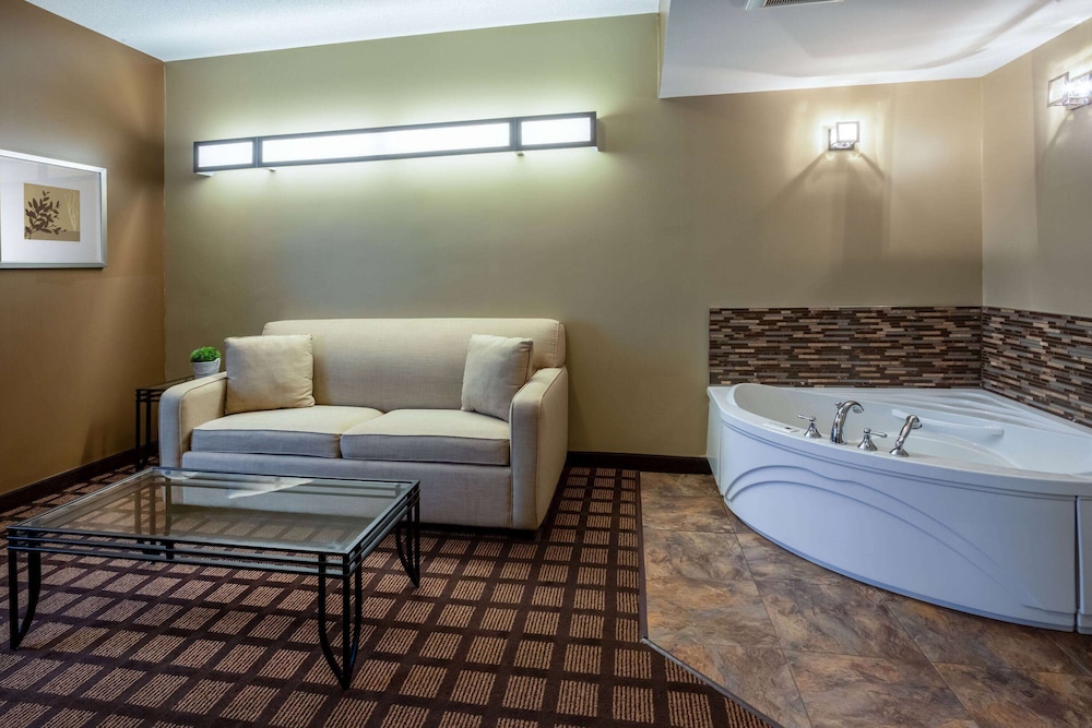 Deluxe Suite, 1 Queen Bed, Non Smoking, Hot Tub