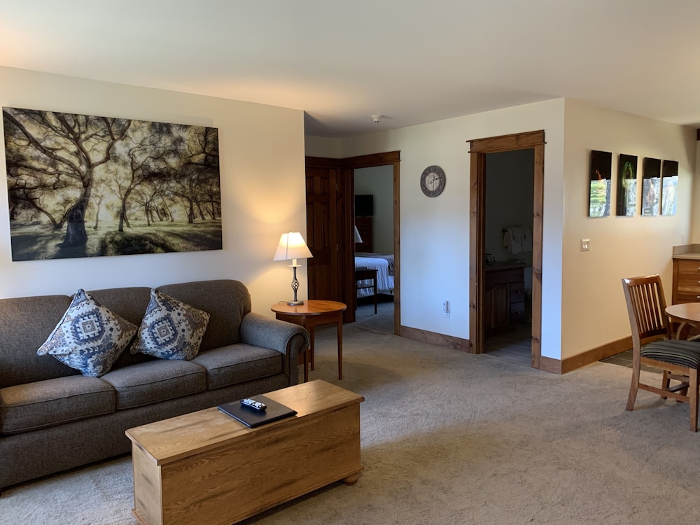 Condo, 2 Bedrooms