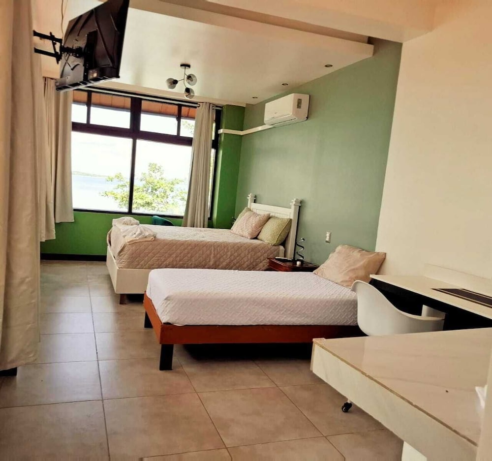 Premium Double Room, Partial Lake View photo 3