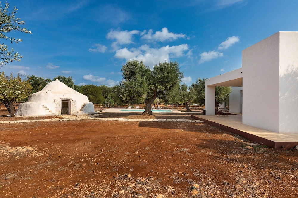 Villa photo 2