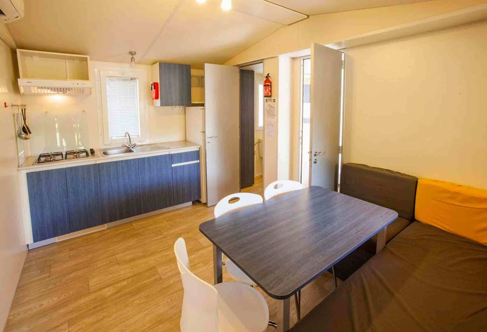 Basic Mobile Home photo 3