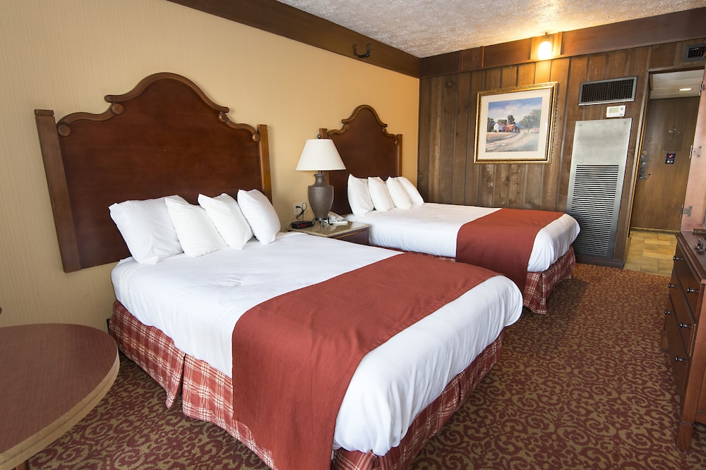 Standard Room, 2 Queen Beds photo 2