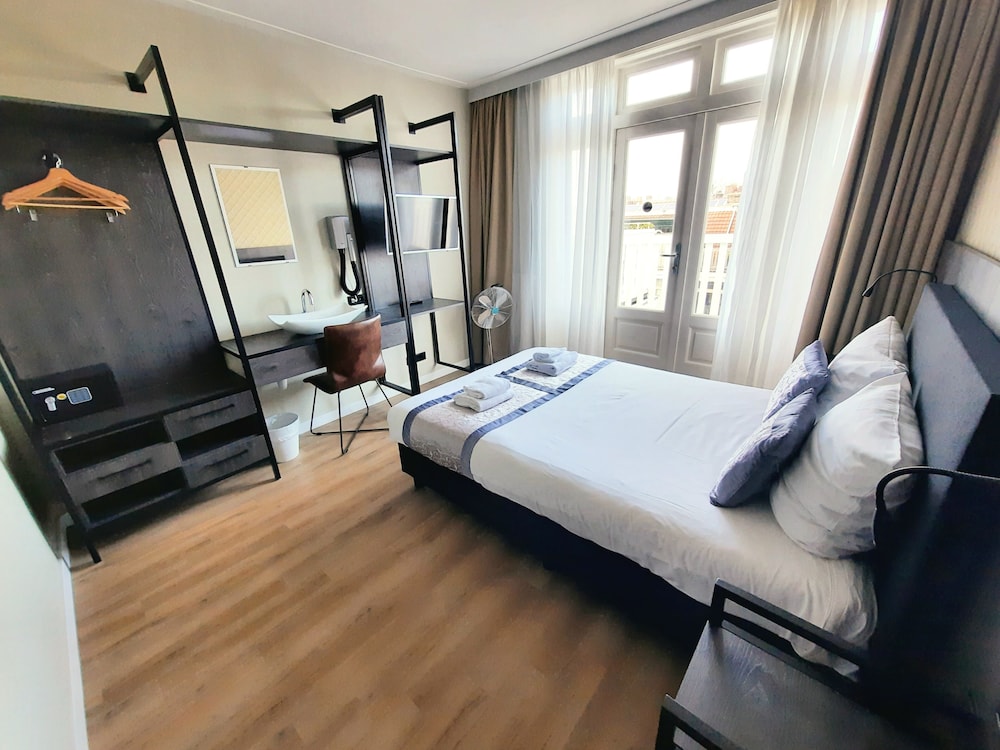 Basic Room, Shared Bathroom