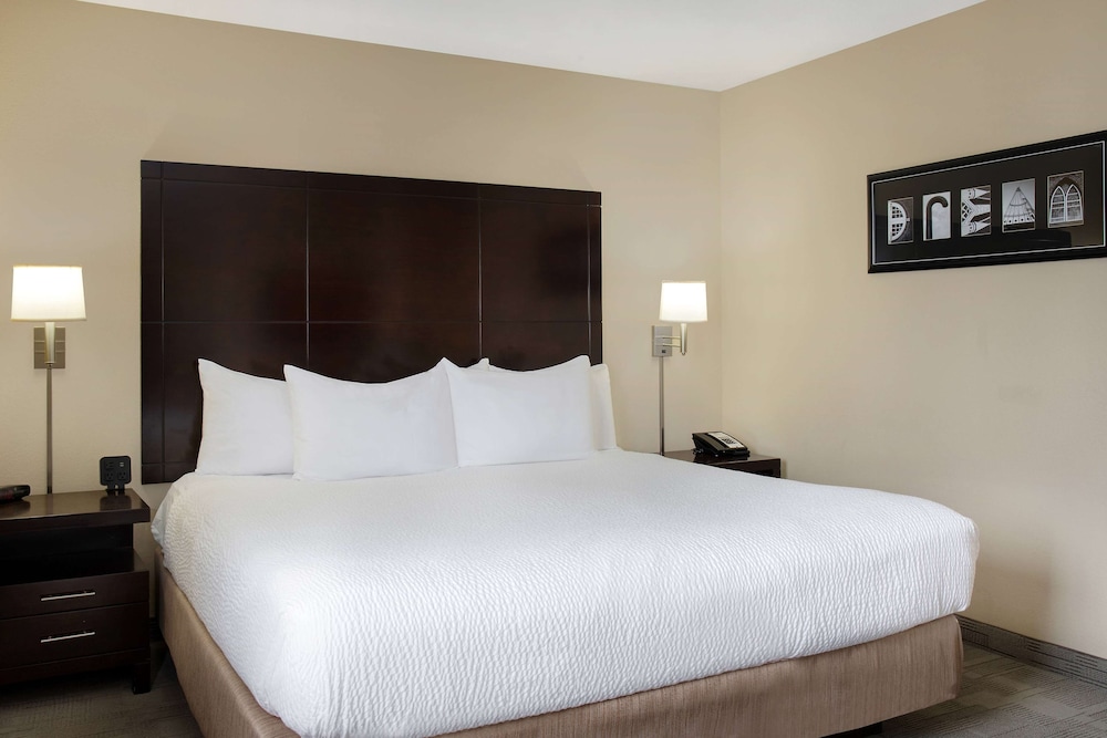 1 King Suite Fireplace and Sofa Bed photo 3