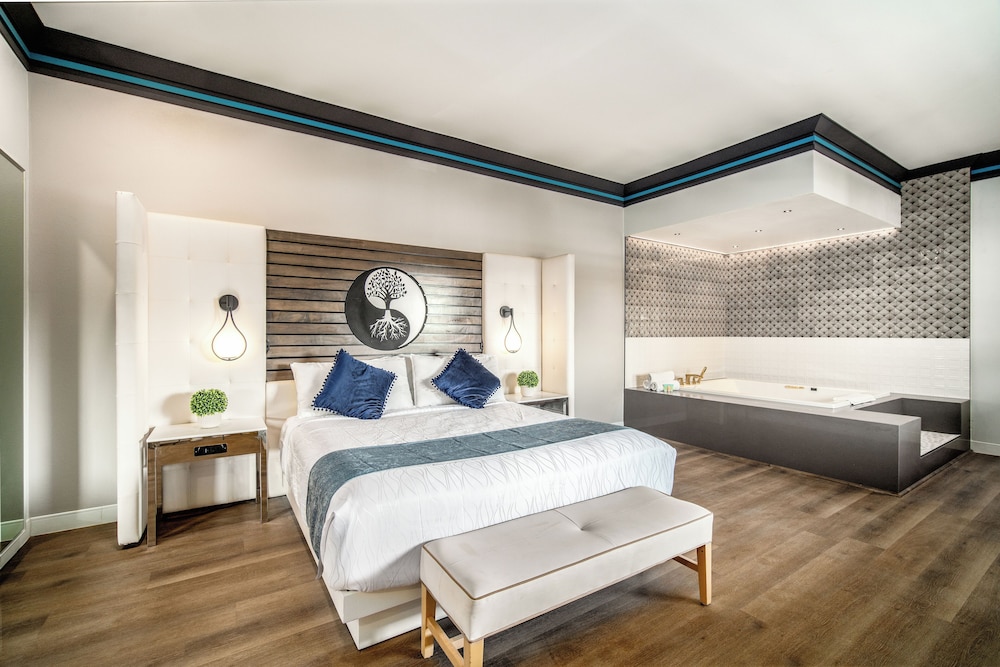 Luxury Room, 1 King Bed, Jetted Tub