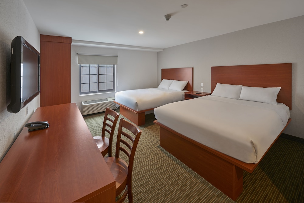 Suite, 2 Queen Beds - Photo 4