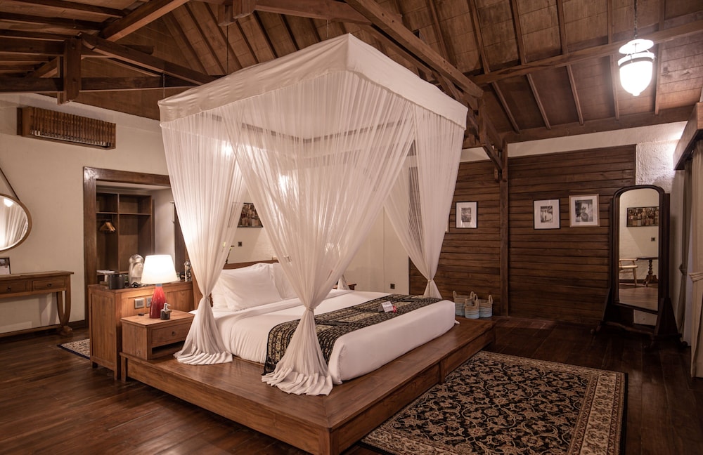 Deluxe Beachfront Residence