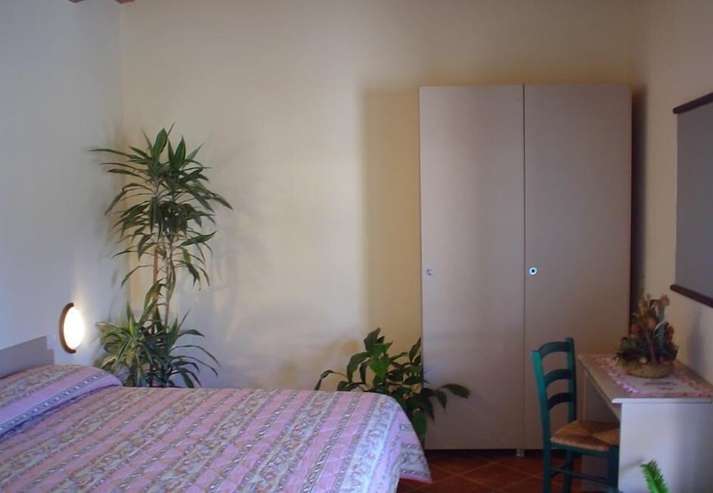 Basic Double Room, Smoking, Garden View