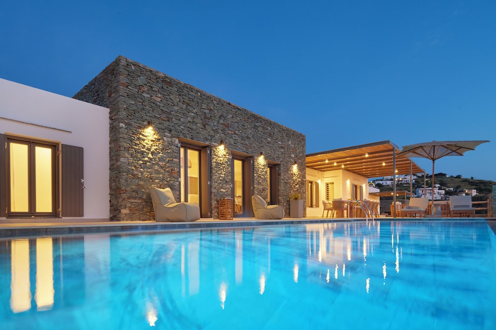 Chrisopigi Three Bedroom Sea View Villa with Infinity Pool and Outdoor Hot Tub