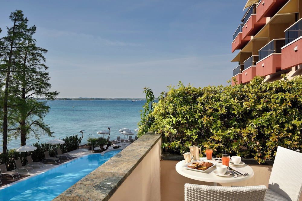 Superior Double Room, Balcony, Partial Lake View - Photo 4