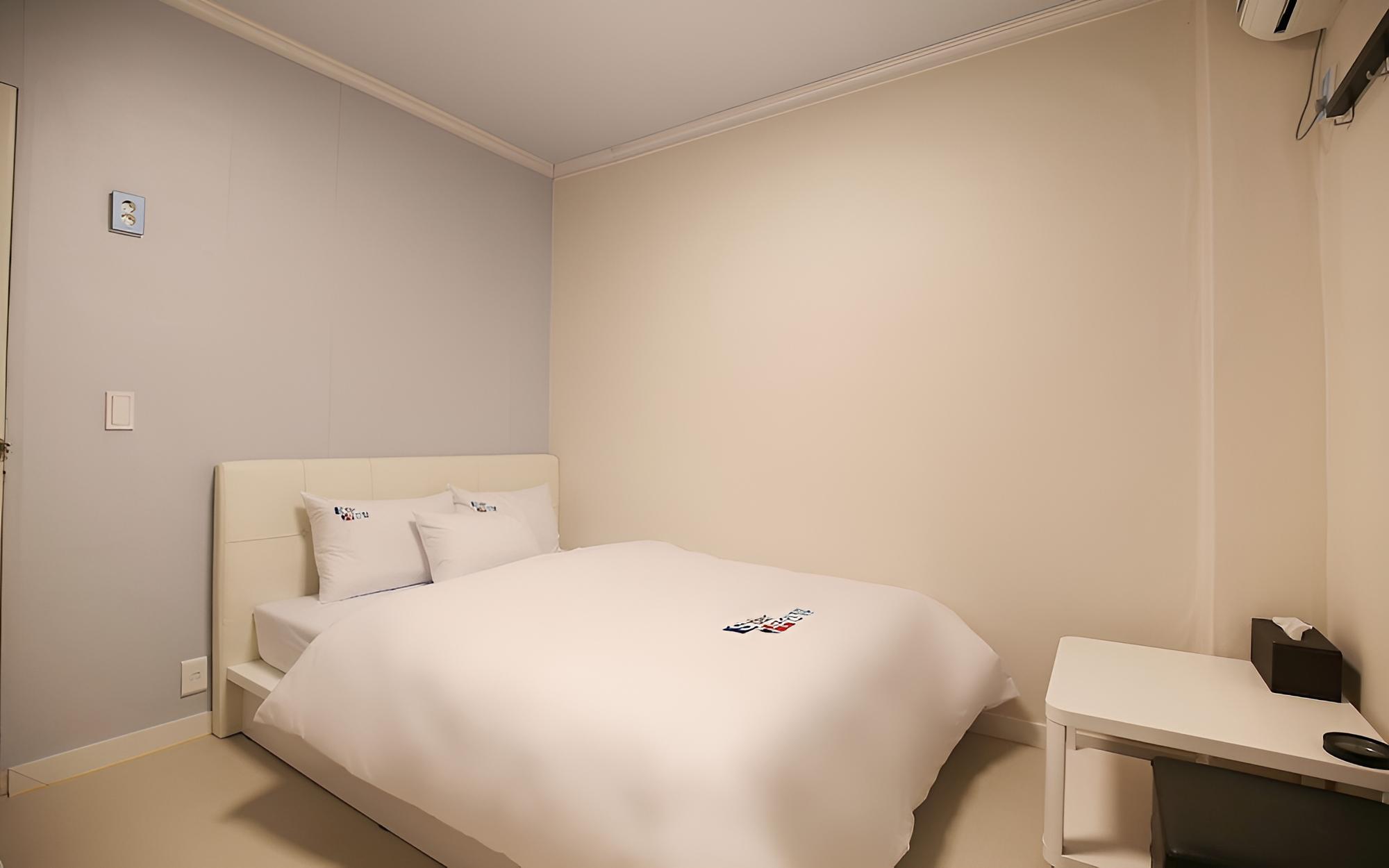 Room (Modern) photo 2