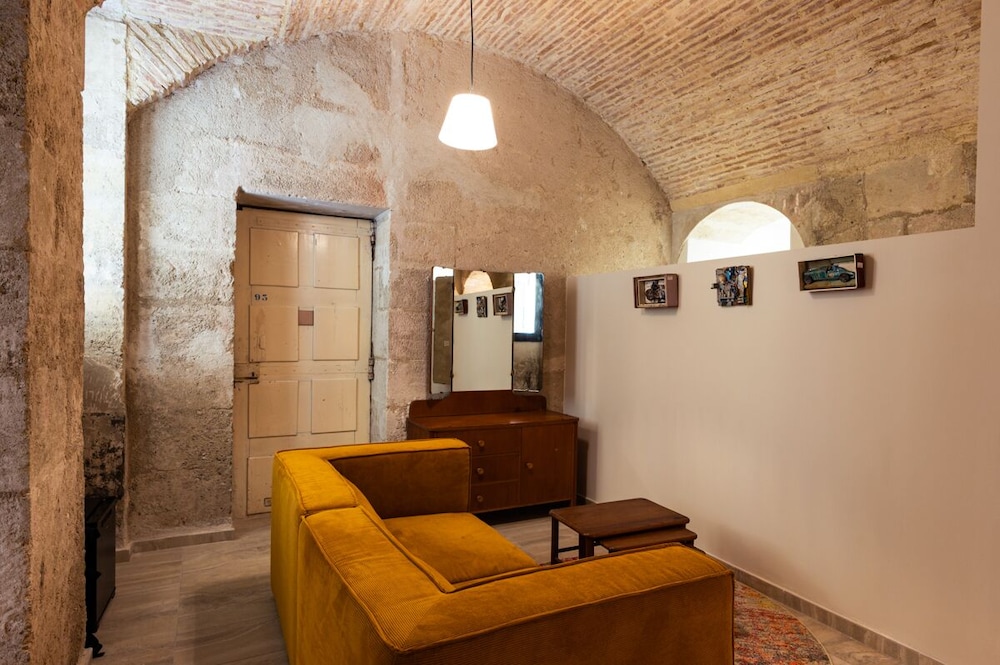 Atypique - Photo 2