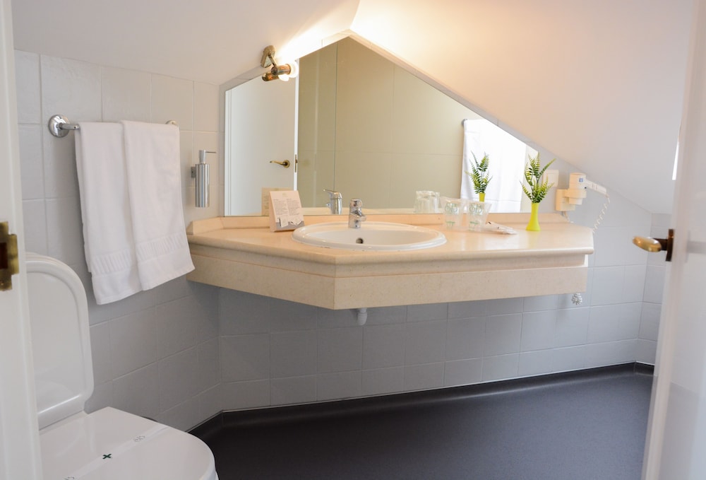 Double or Twin Room - Photo 4