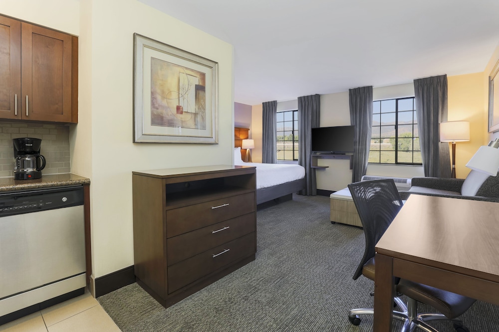 Studio Suite, 1 King Bed, Kitchen photo 1