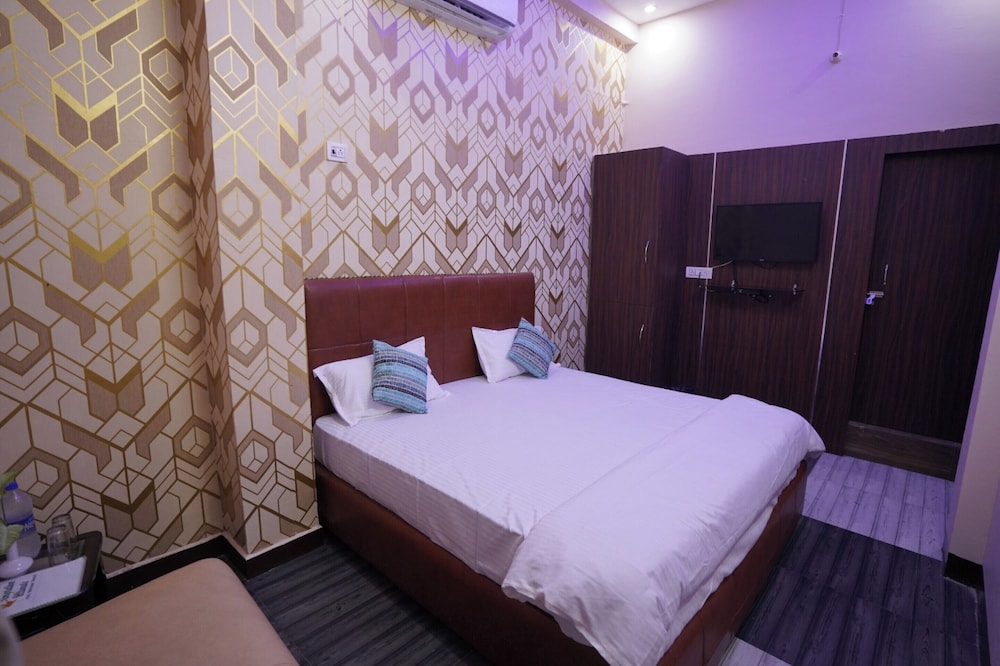 Deluxe Double Room, City View