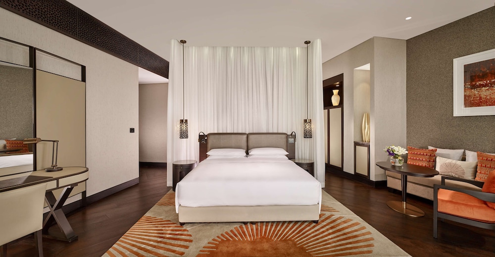 Premium Room, 1 King Bed (Club Access) photo 3