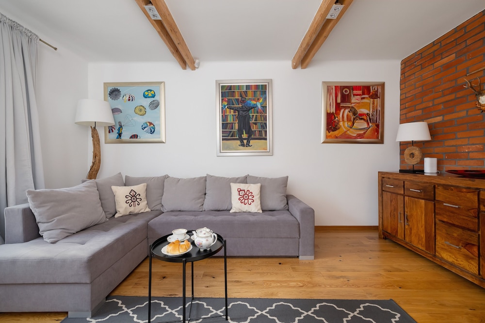 Apartment, 2 Bedrooms, Balcony, Mountainside