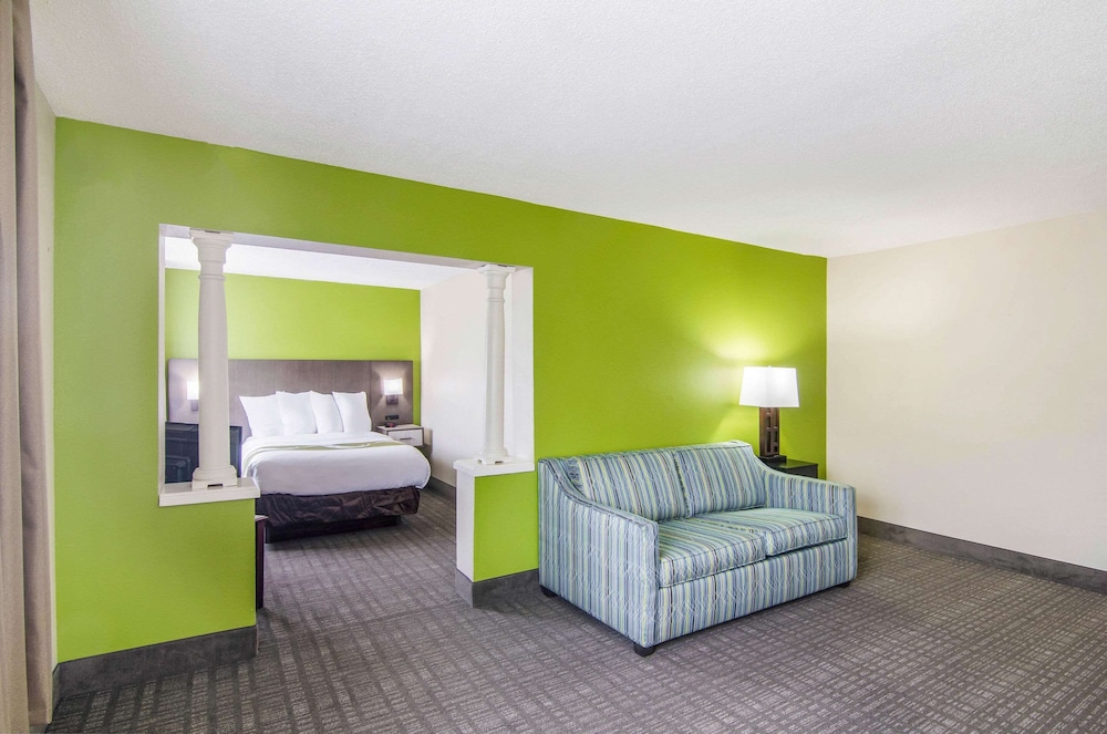 Suite, 2 Queen Beds, Non Smoking photo 2