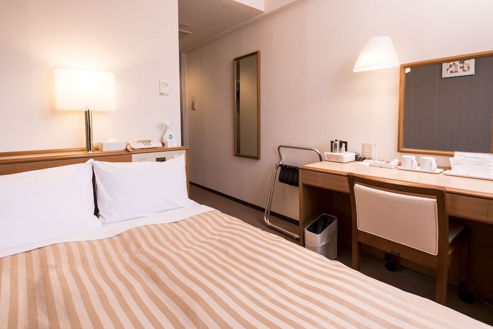Semi Double Room, Smoking