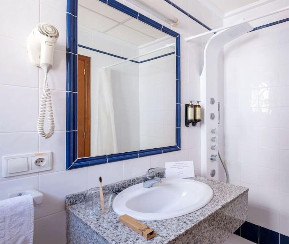 Double or Twin Room photo 3